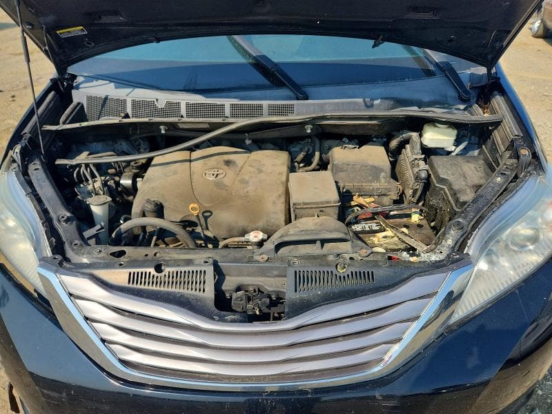 2017 TOYOTA SIENNA 12