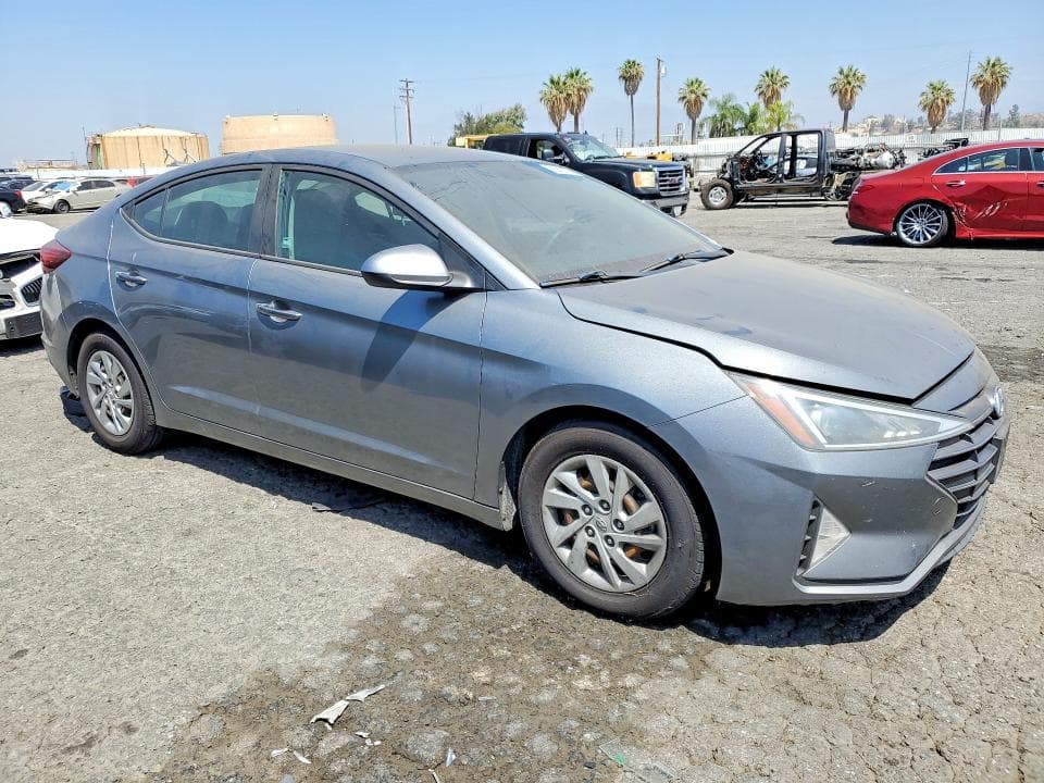 2019 HYUNDAI ELANTRA SE 4