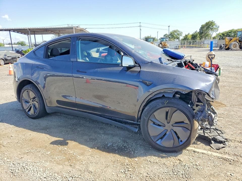 2026 TESLA MODEL Y 4