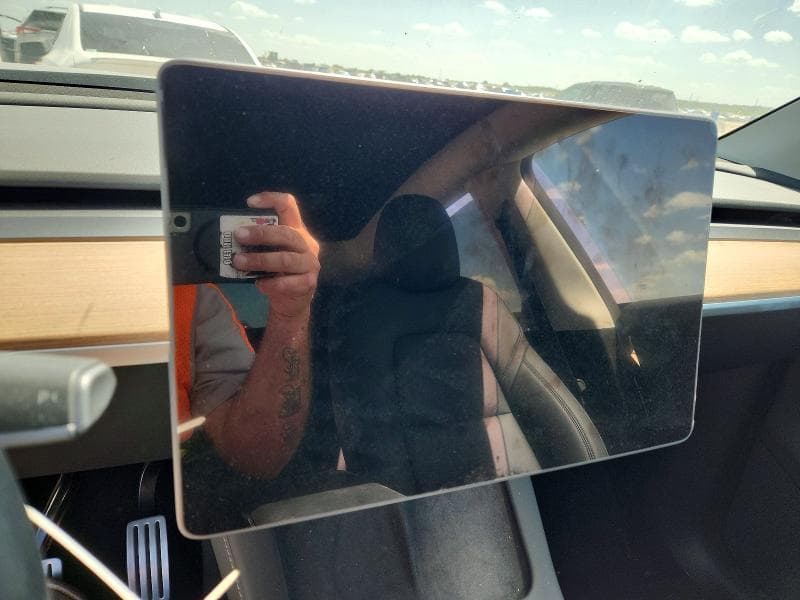 2025 TESLA MODEL Y 9