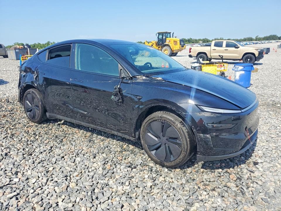 2026 TESLA MODEL Y 4