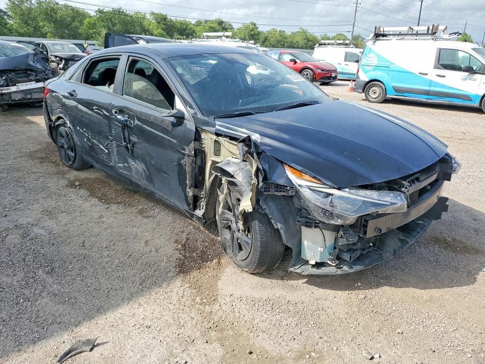 2023 HYUNDAI ELANTRA SEL 4