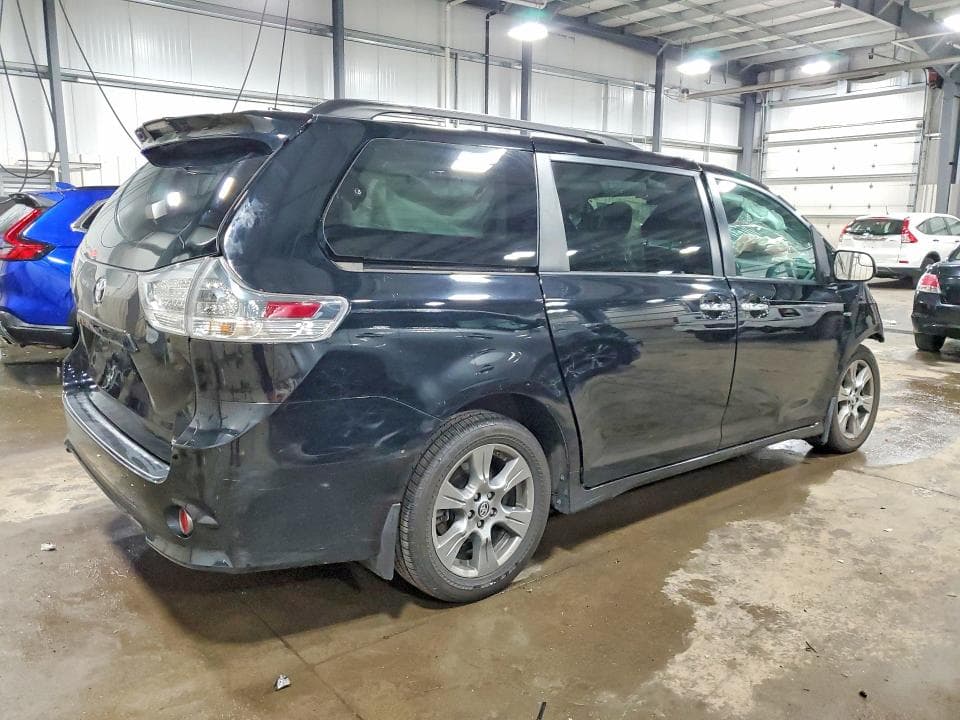 2019 TOYOTA SIENNA SE 7-PASSENGER 3