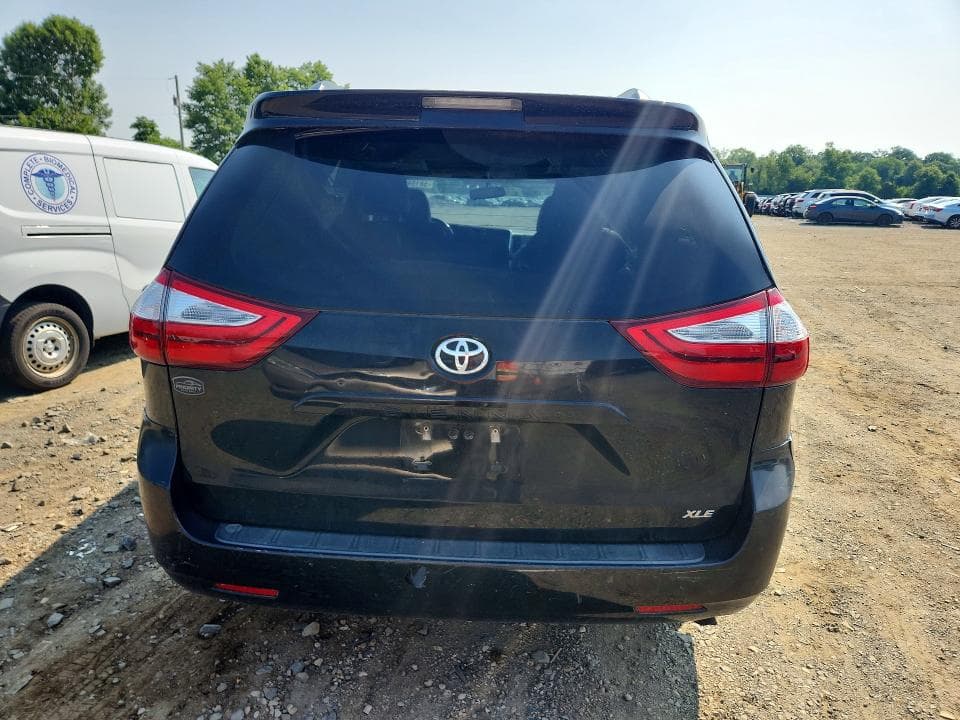 2017 TOYOTA SIENNA 6