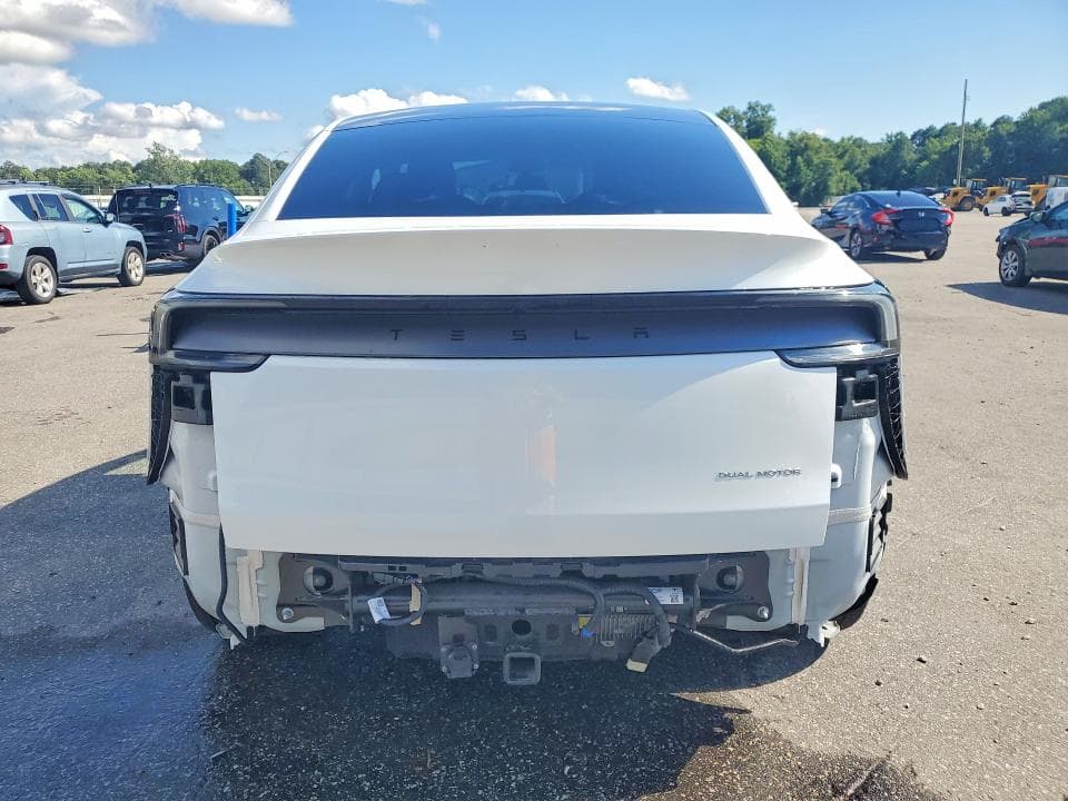 2026 TESLA MODEL Y 6
