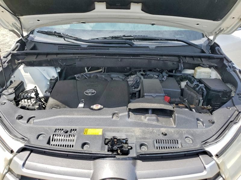 2018 TOYOTA HIGHLANDER LE 12