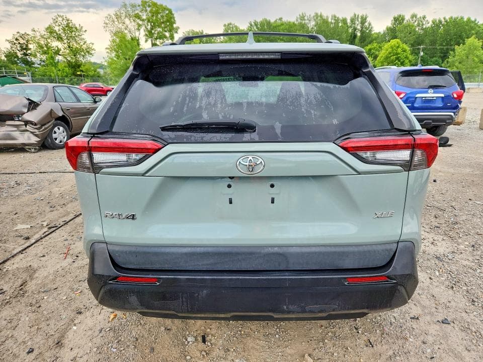 2020 TOYOTA RAV4 XLE 6