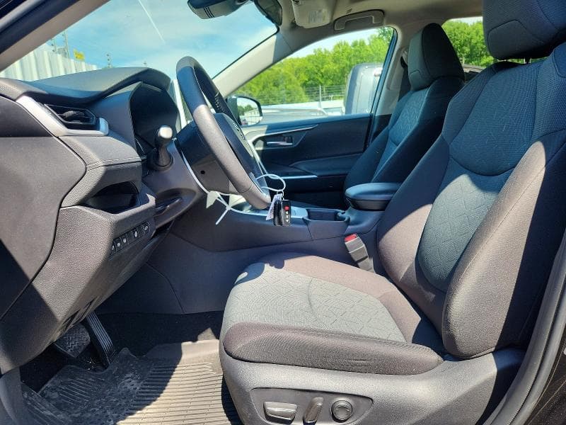 2025 TOYOTA RAV4 XLE 7
