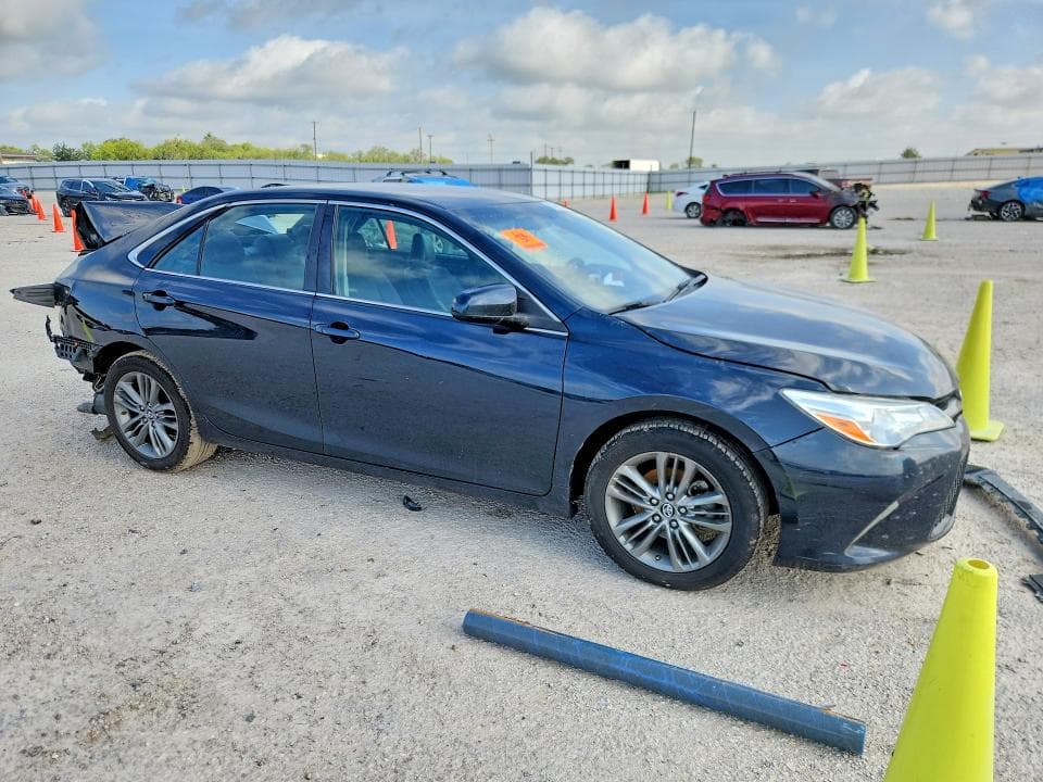 2017 TOYOTA CAMRY SE 4