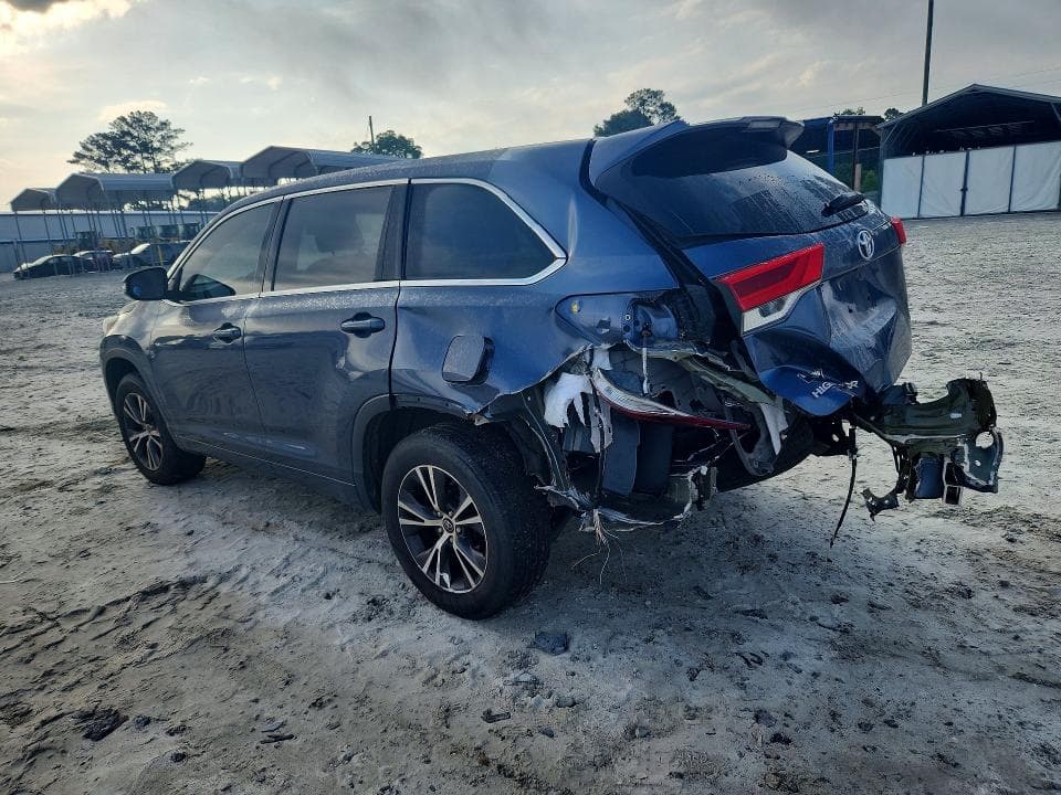 2017 TOYOTA HIGHLANDER LE 2