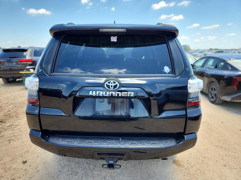 2023 TOYOTA 4RUNNER SR5 6
