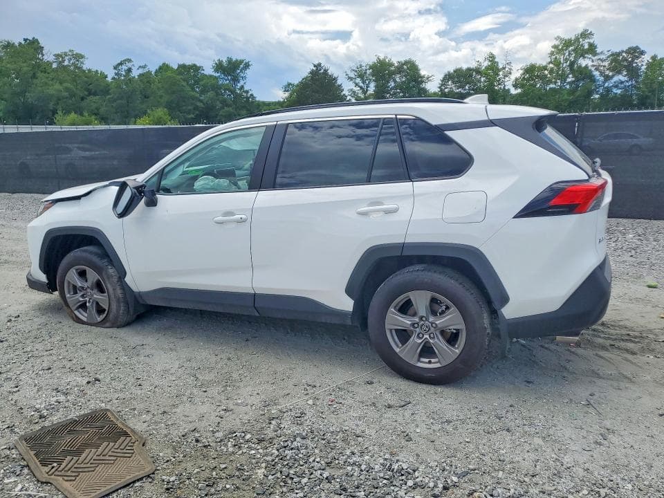 2025 TOYOTA RAV4 XLE 2