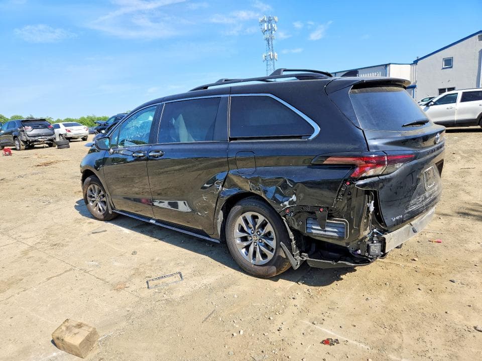 2026 TOYOTA SIENNA XLE 8-PASSENGER 2