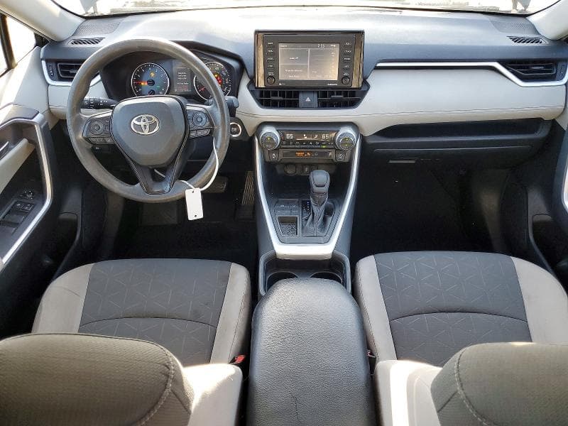 2020 TOYOTA RAV4 XLE 8