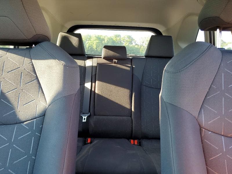 2020 TOYOTA RAV4 XLE 10