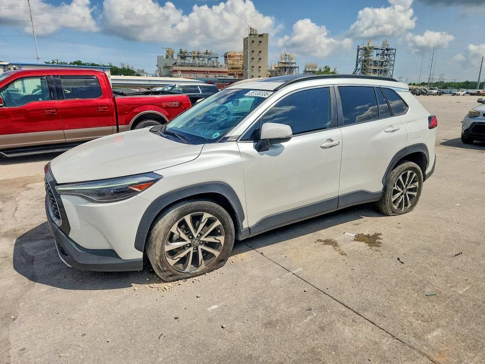 2023 TOYOTA COROLLA CROSS XLE - 1