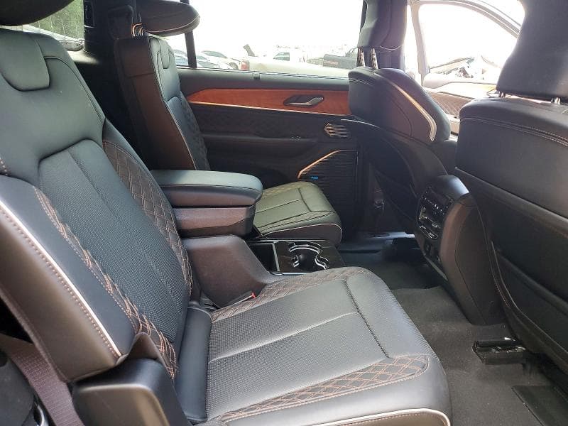 2023 JEEP GRAND CHEROKEE L SUMMIT 11