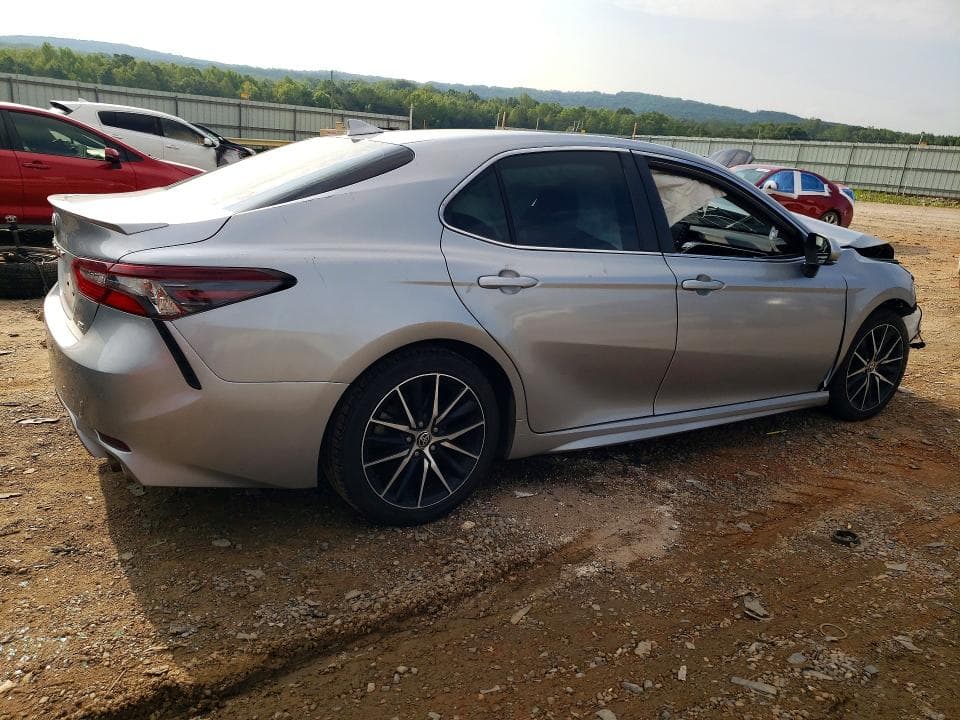 2022 TOYOTA CAMRY SE 3