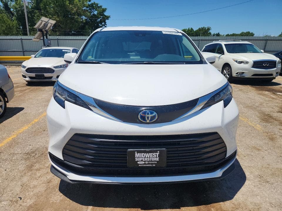 2022 TOYOTA SIENNA LE 5
