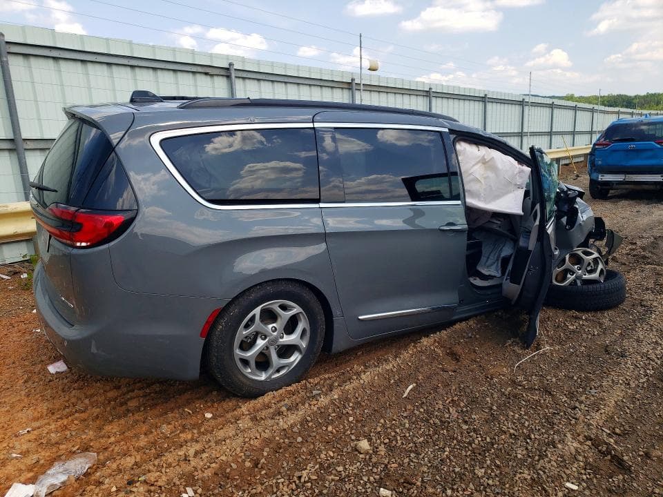 2023 CHRYSLER PACIFICA LIMITED 3