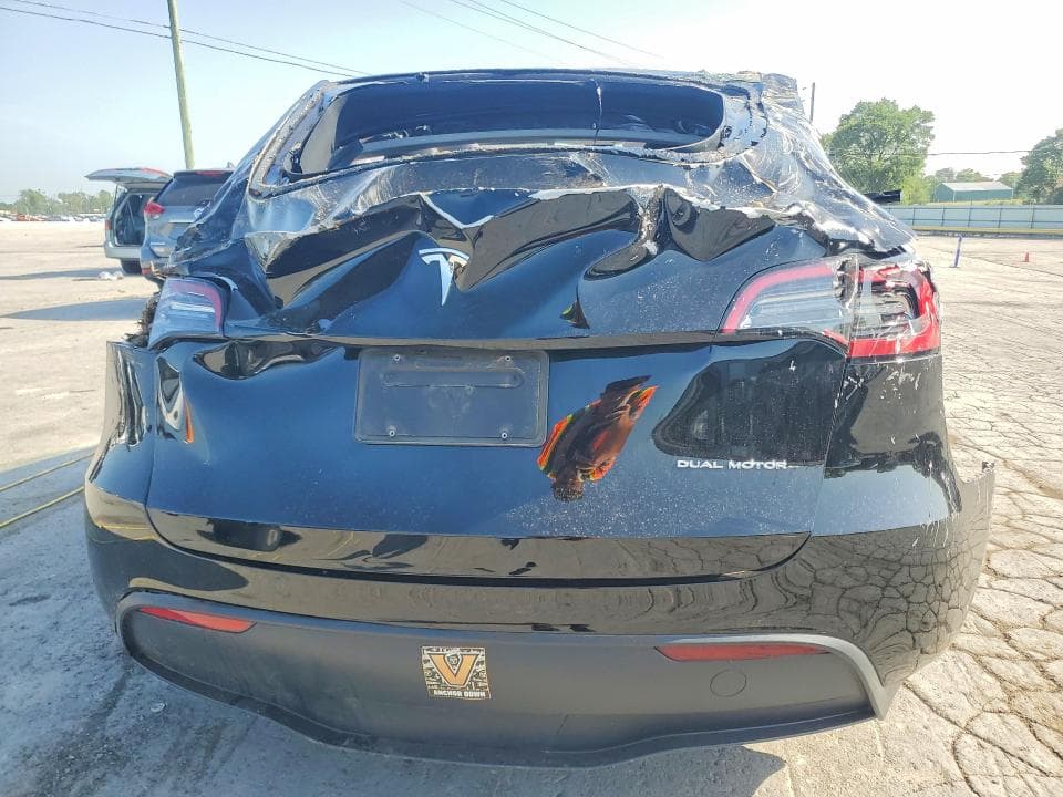2025 TESLA MODEL Y 6