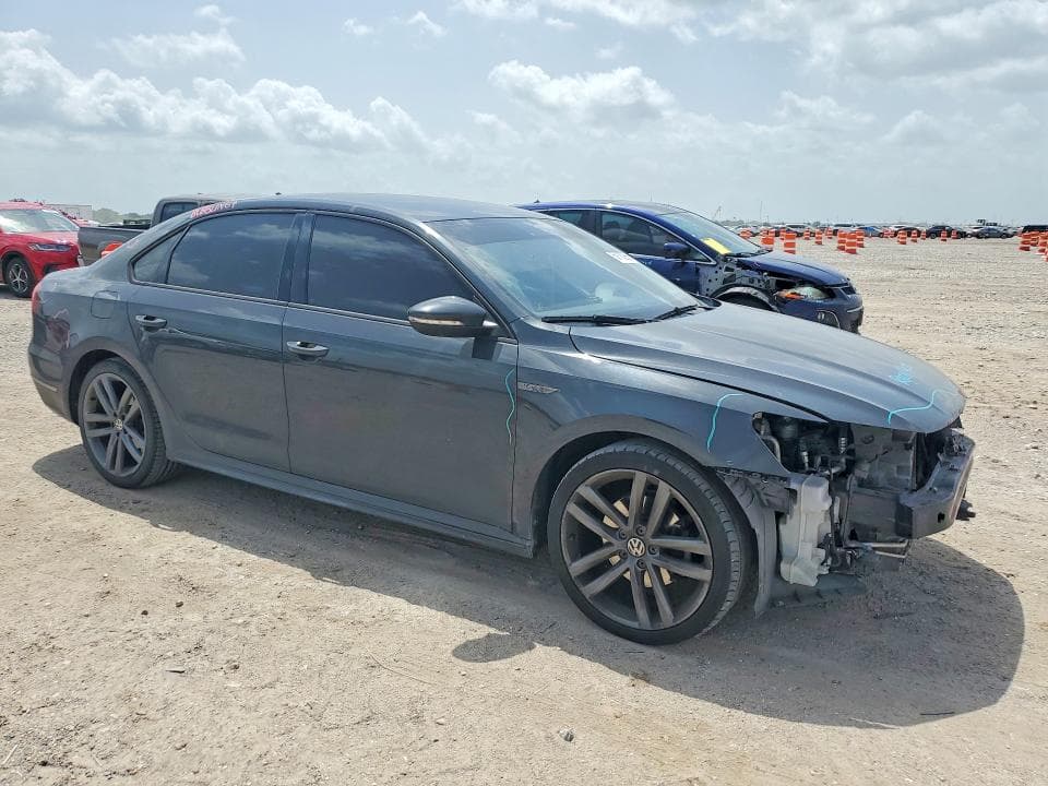 2018 VOLKSWAGEN PASSAT S S 4
