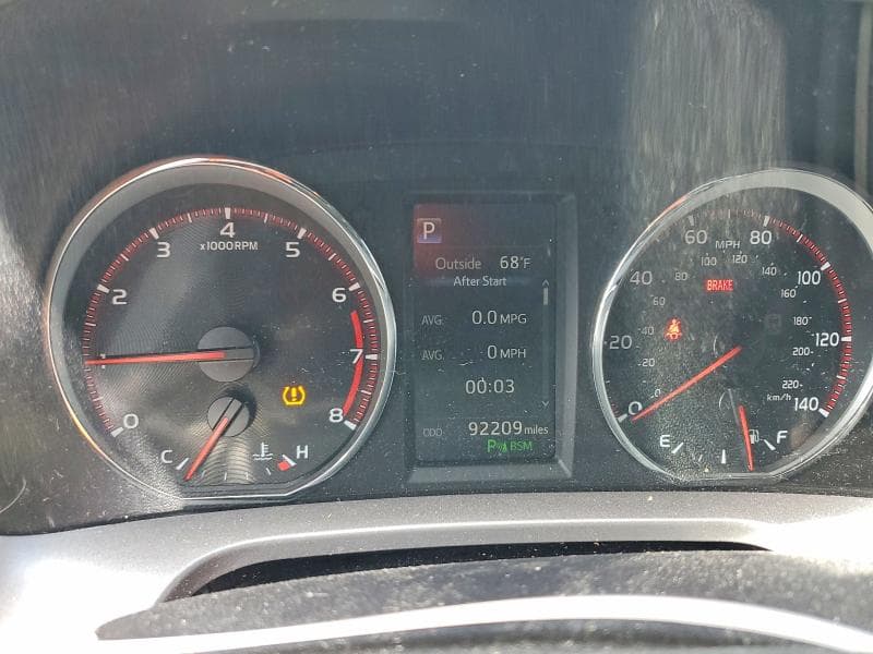 2018 TOYOTA RAV4 SE 9