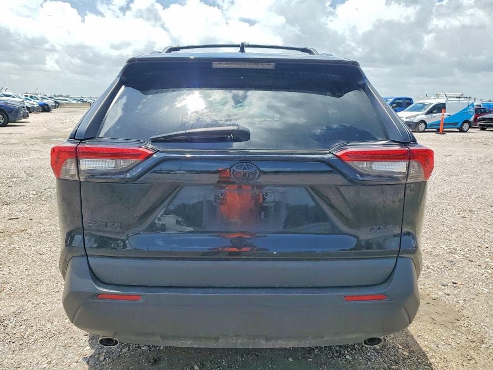 2022 TOYOTA RAV4 XLE 6