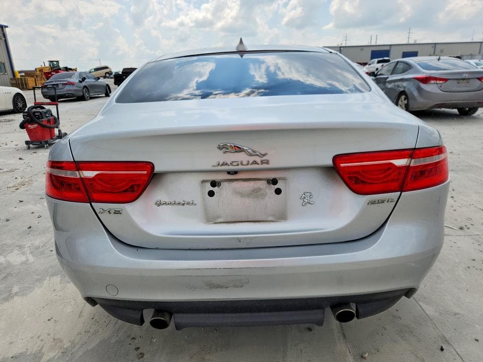 2017 JAGUAR XE 6