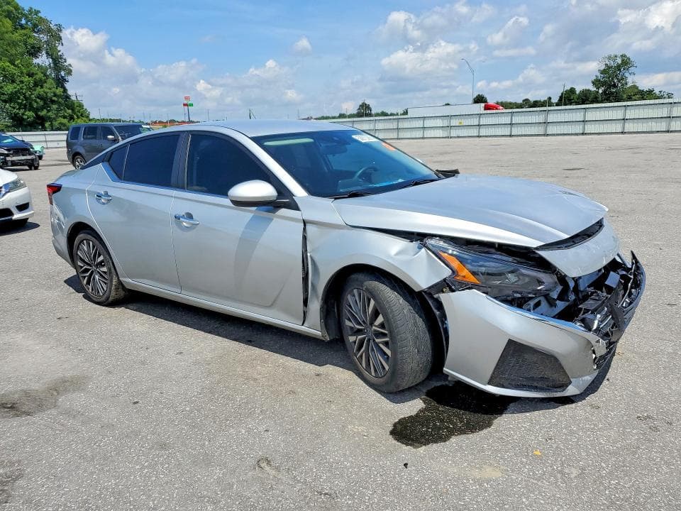 2023 NISSAN ALTIMA SV 4