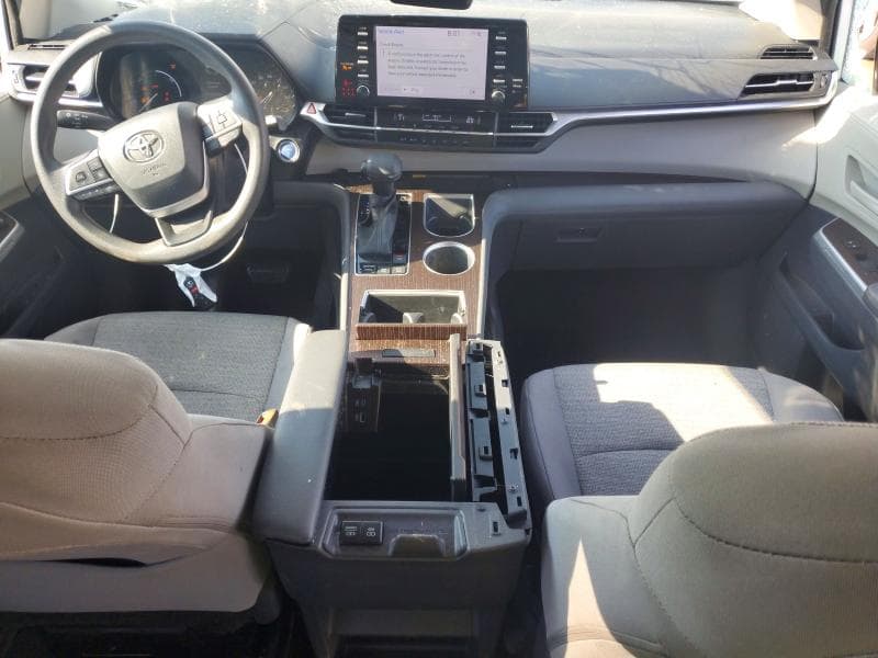 2021 TOYOTA SIENNA LE 8