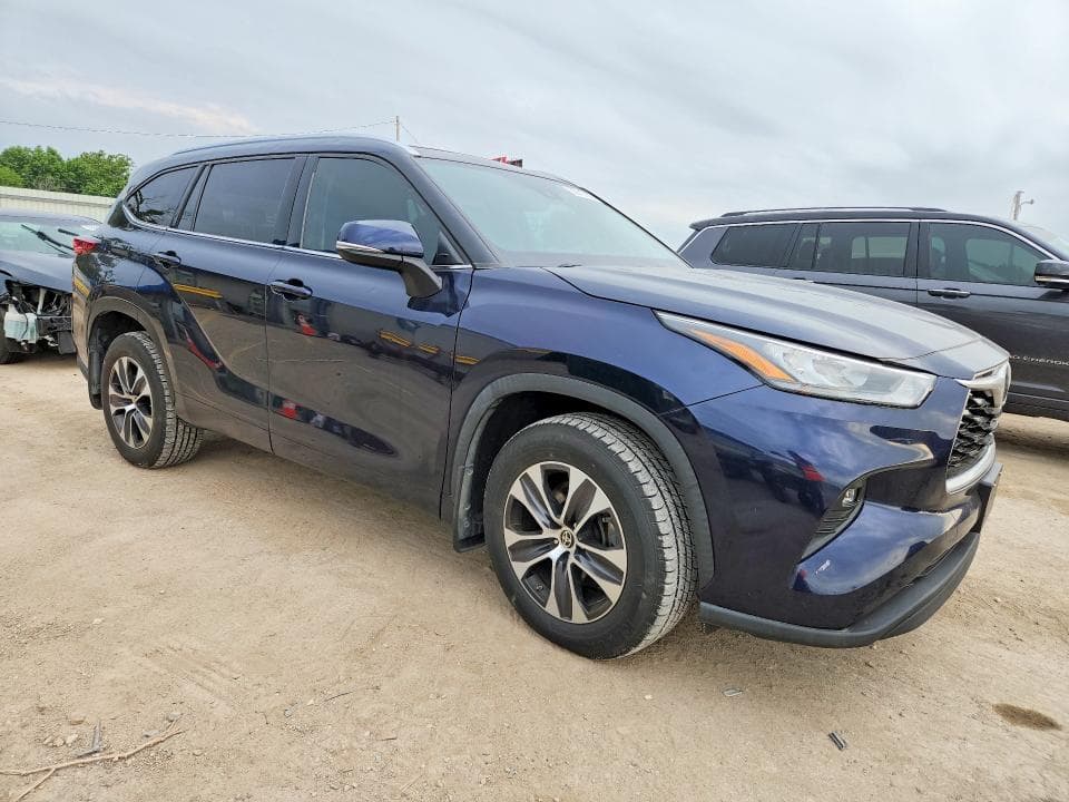 2020 TOYOTA HIGHLANDER XLE 4