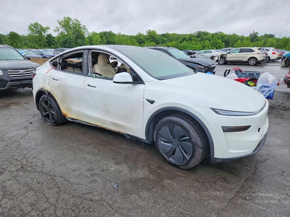 2026 TESLA MODEL Y 4