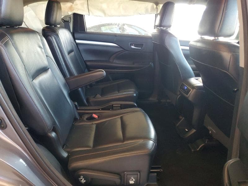 2017 TOYOTA HIGHLANDER XLE 11