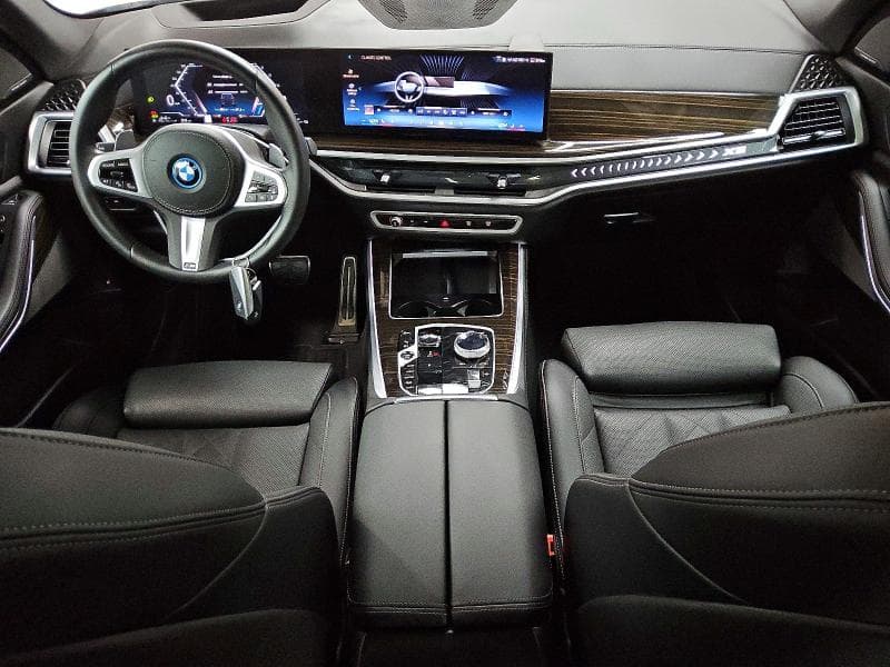 2025 BMW X5 XDRIVE50E 8