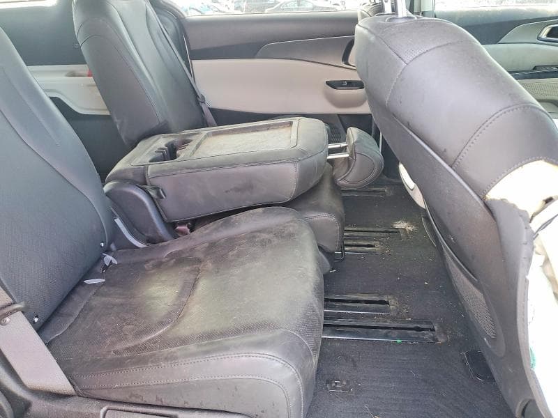 2024 KIA CARNIVAL LX 11