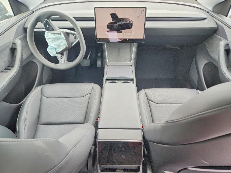 2026 TESLA MODEL Y 8