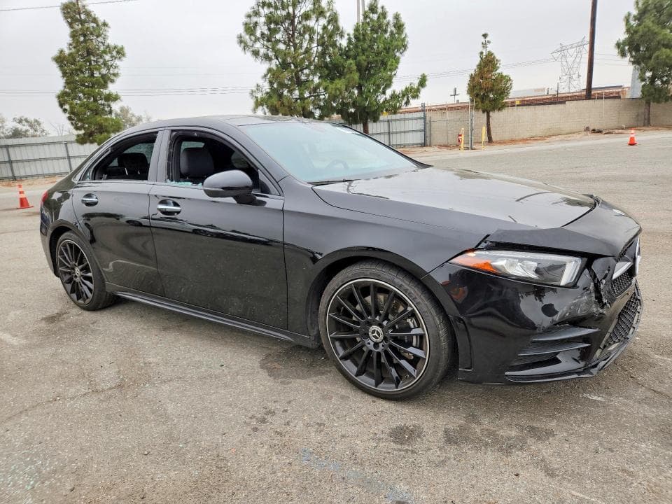 2019 MERCEDES-BENZ A 220 4