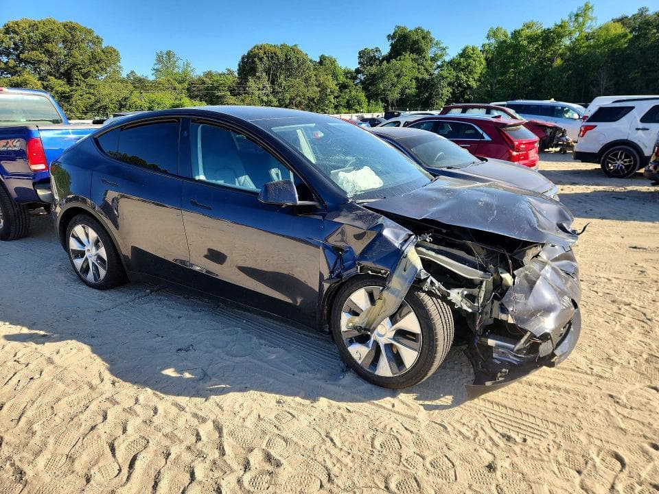 2024 TESLA MODEL Y 4