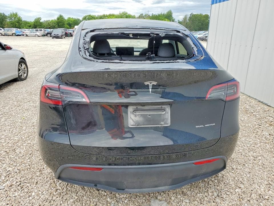 2025 TESLA MODEL Y 6