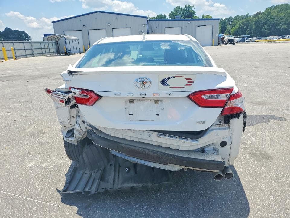 2020 TOYOTA CAMRY SE 6