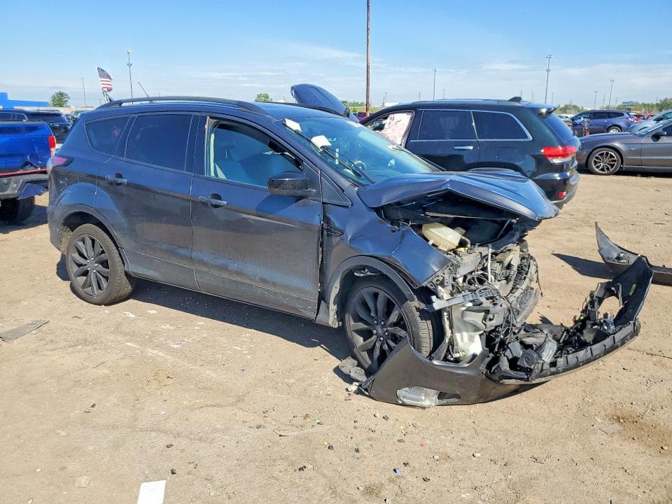 2017 FORD ESCAPE SE 4