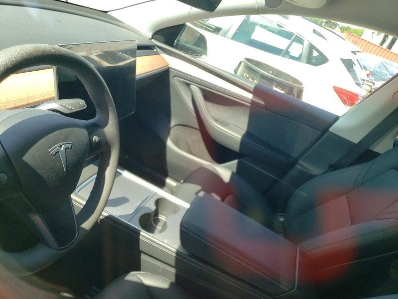 2025 TESLA MODEL Y 9