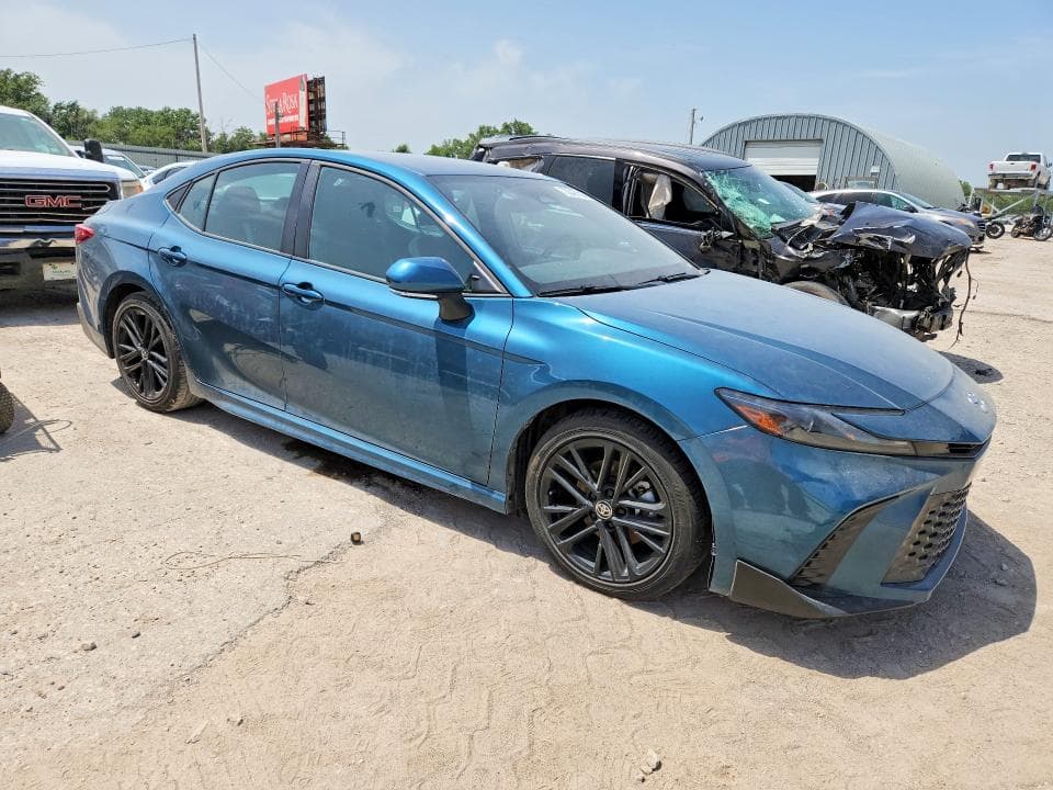 2025 TOYOTA CAMRY SE 4