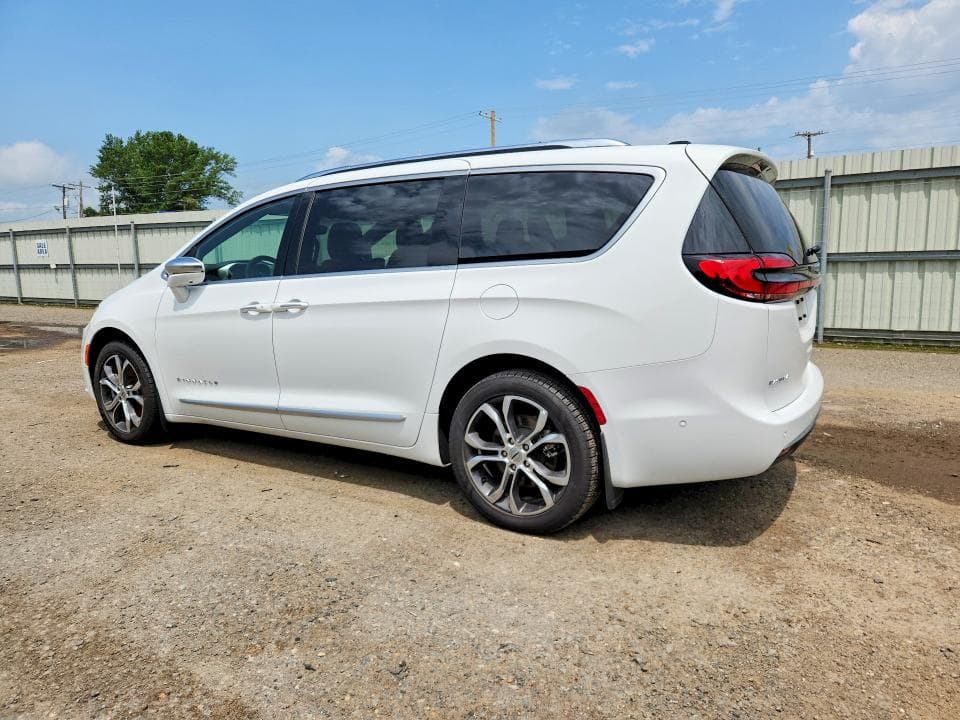 2024 CHRYSLER PACIFICA PINNACLE 2