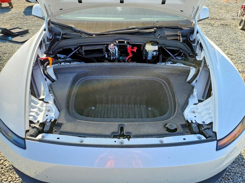 2026 TESLA MODEL Y 12