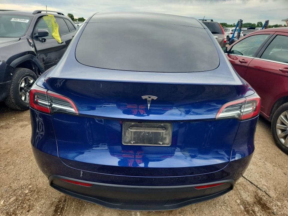 2025 TESLA MODEL Y 6