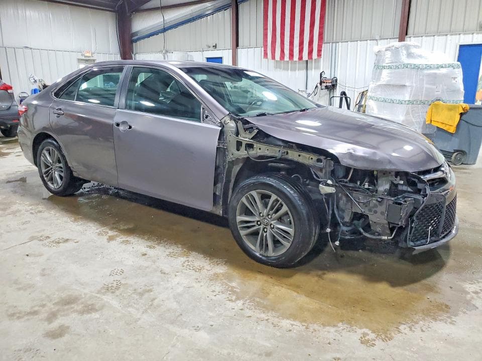 2017 TOYOTA CAMRY SE 4