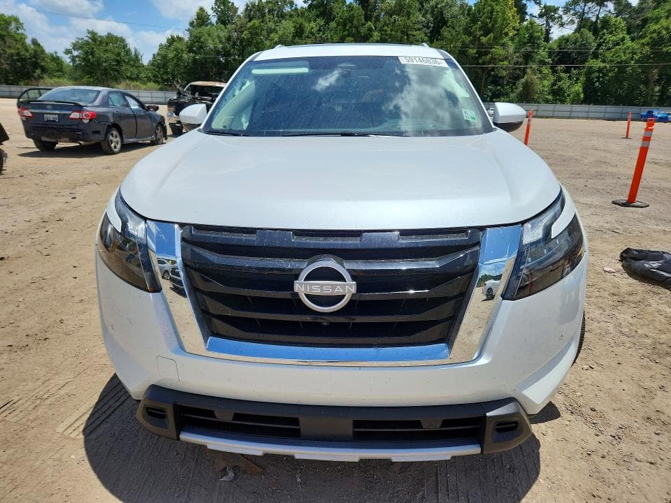 2025 NISSAN PATHFINDER PLATINUM 5