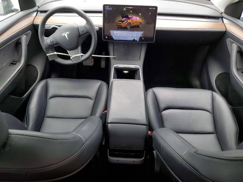 2025 TESLA MODEL Y 8